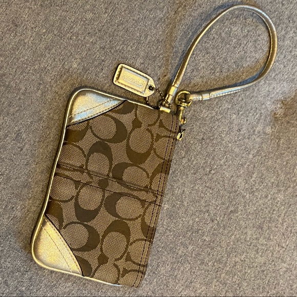 Coach Handbags - Small coach wristlet Coach Handbags - Small coach wristlet